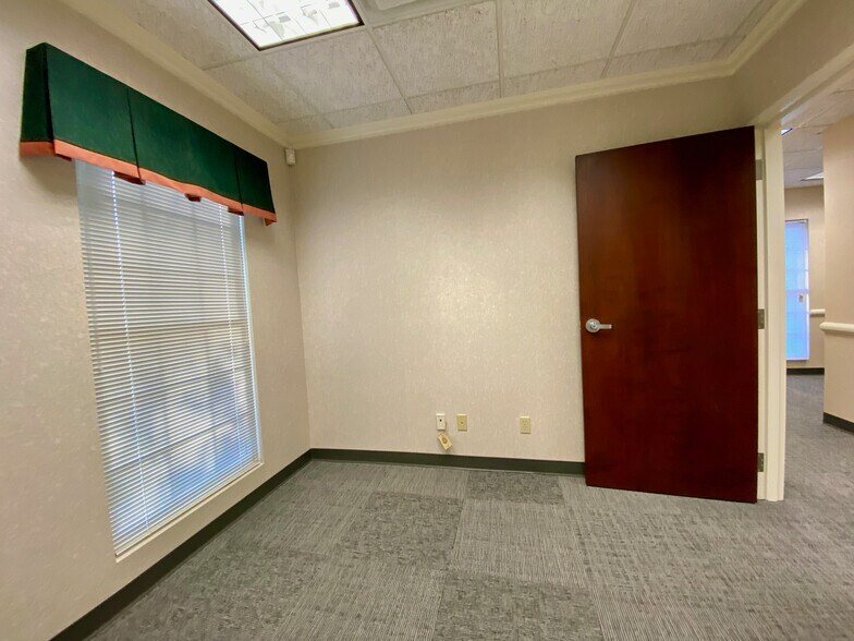 More Photos Of 1107 Statesville Blvd, Salisbury Medical For Lease