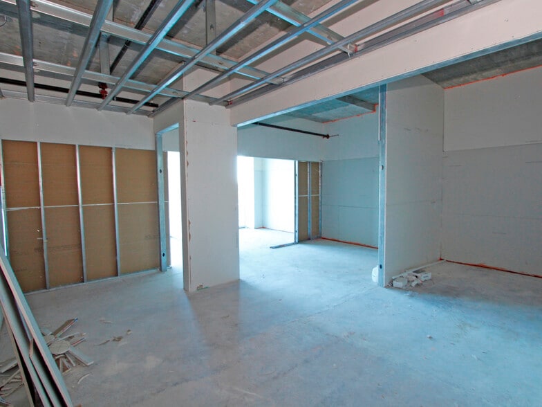 More Photos Of 10450 NW 33rd St, Doral Office For Sale