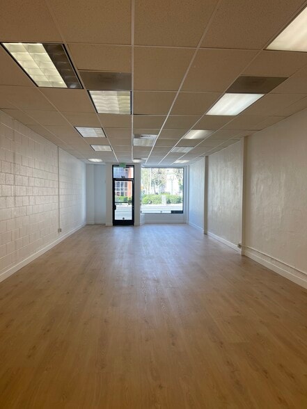More Photos Of 102-104 S Glendale Ave, Glendale Storefront For Lease