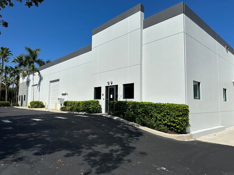 More Photos Of 4935 Park Ridge Blvd, Boynton Beach Warehouse For Lease