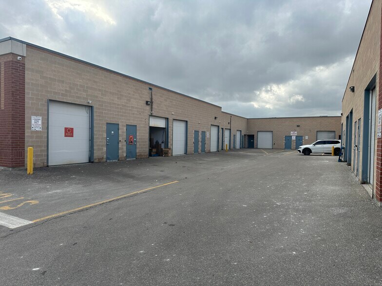 More Photos Of 21 Fairburn Dr, Markham Light Distribution For Sale