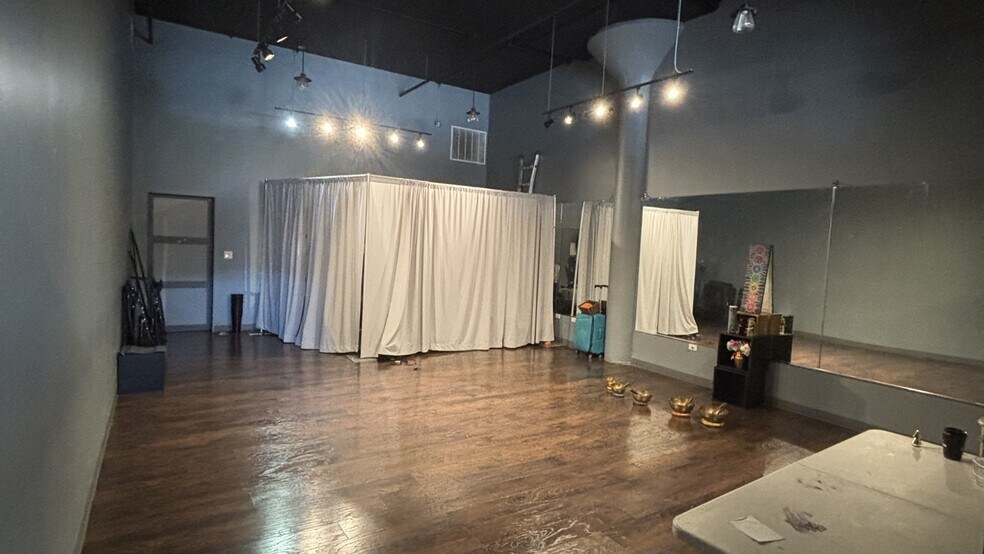 More Photos Of 2014-2036 S Michigan Ave, Chicago Office Residential For Lease