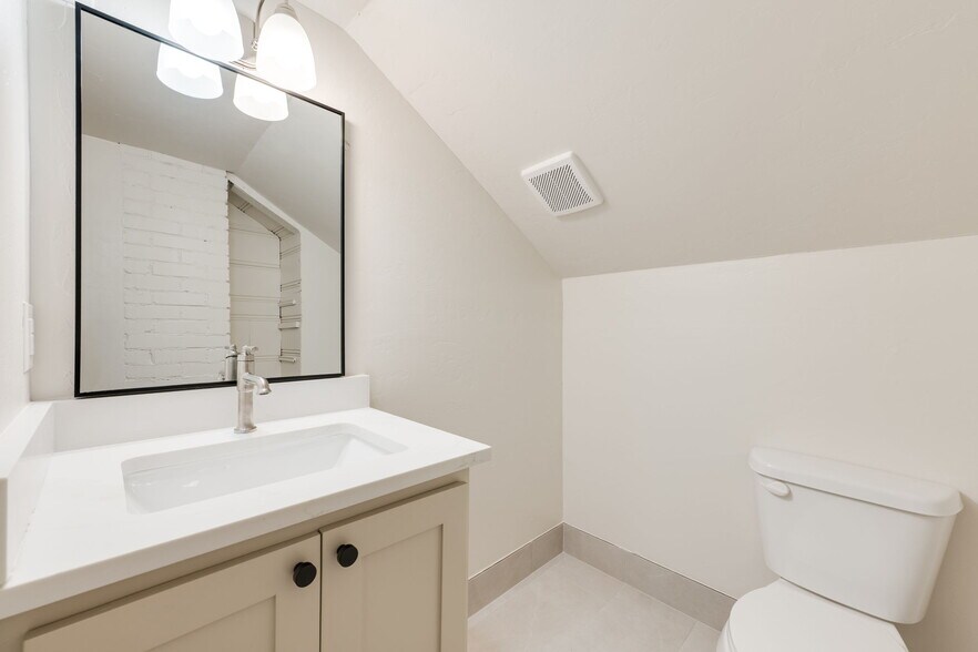 More Photos Of 1605 N Classen Dr, Oklahoma City Office Residential For Lease