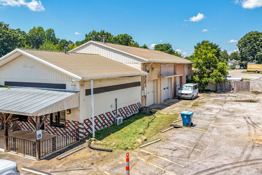 More Photos Of 1358 W Main St, Forest City Warehouse For Sale