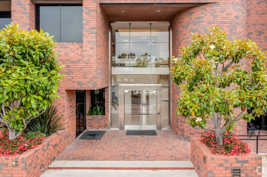 More Photos Of 17 Corporate Plaza Dr, Newport Beach Coworking Space