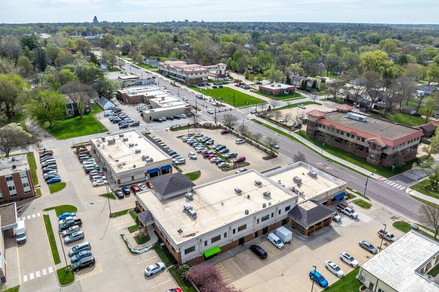 More Photos Of 6611 University Ave, Windsor Heights General Retail For Lease