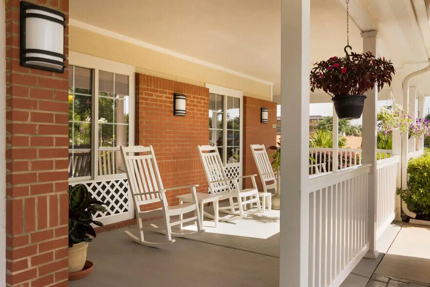 More Photos Of 130 Holiday Blvd, Covington Hotel For Sale