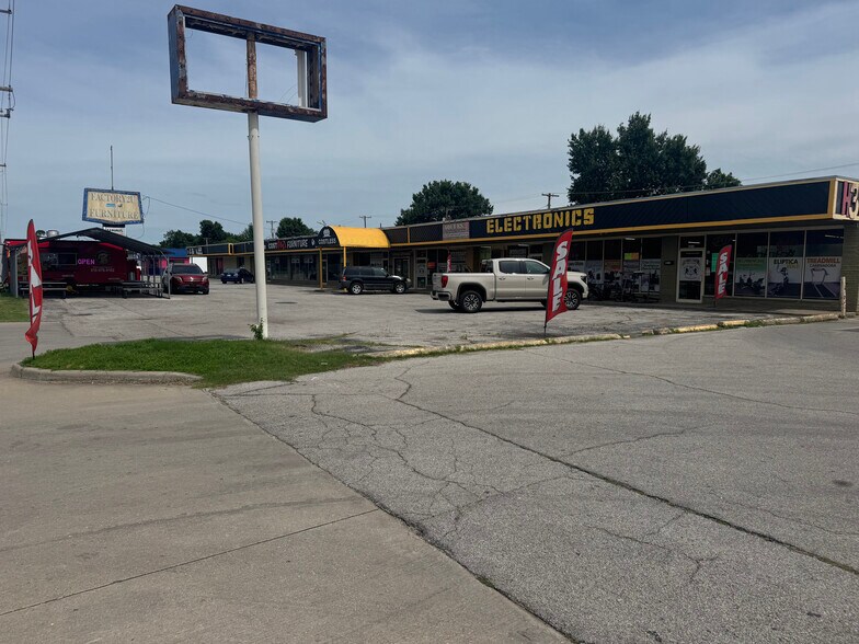 More Photos Of 6520-6526 E Pine St, Tulsa General Retail For Sale