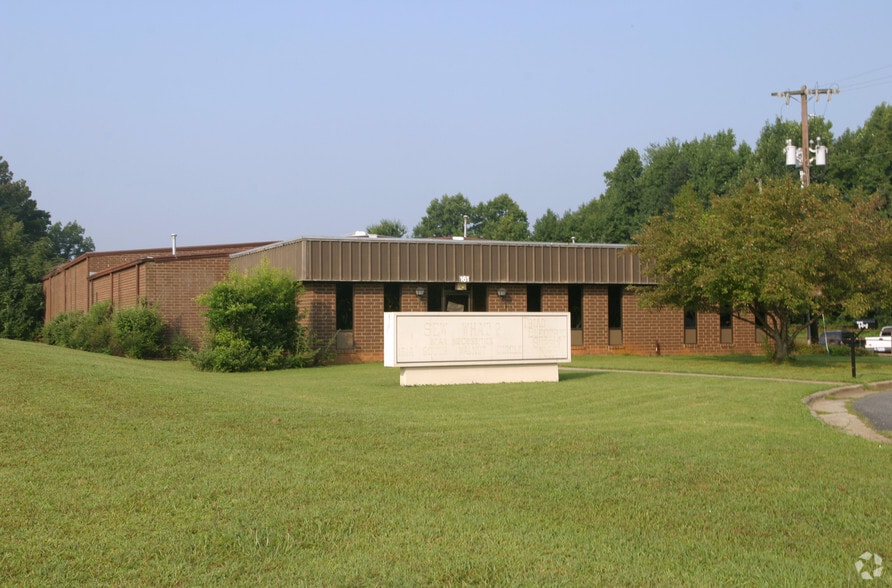 More Photos Of 161 S Walnut Cir, Greensboro Warehouse For Sale