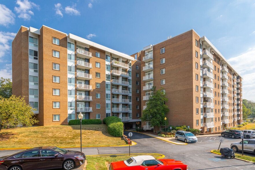 More Photos Of 8150 Lakecrest Dr, Greenbelt Apartments For Sale