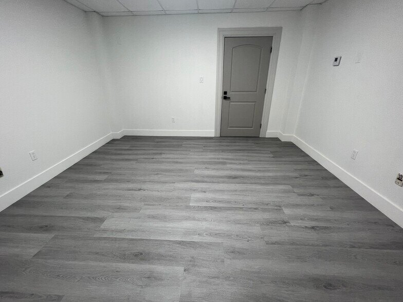 More Photos Of 1926 Hollywood Blvd, Hollywood Office For Lease