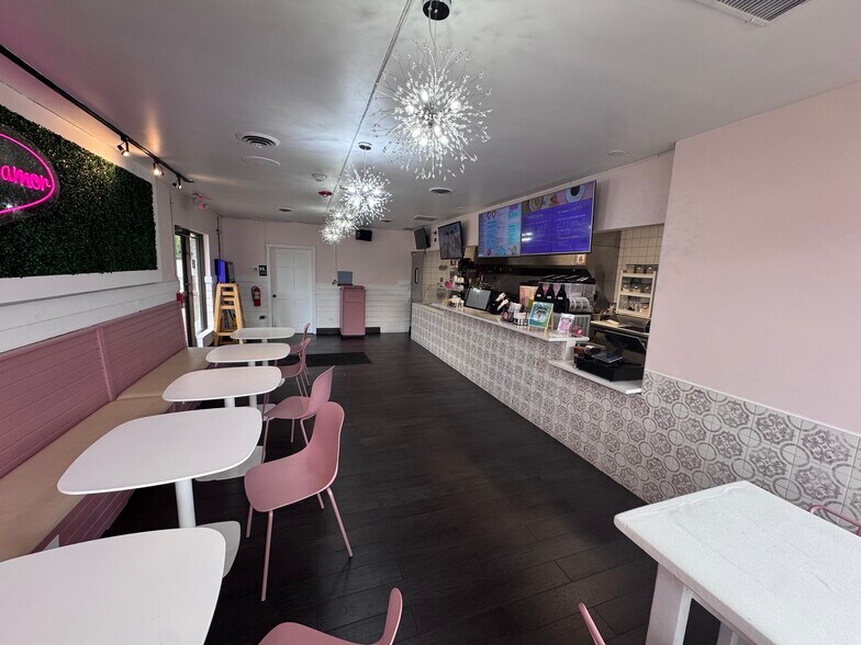 More Photos Of 2115 W Main St, St Charles Restaurant For Lease