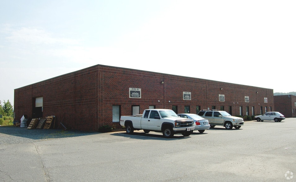 More Photos Of 270 Unionville Indian Trail Rd, Indian Trail Warehouse For Lease