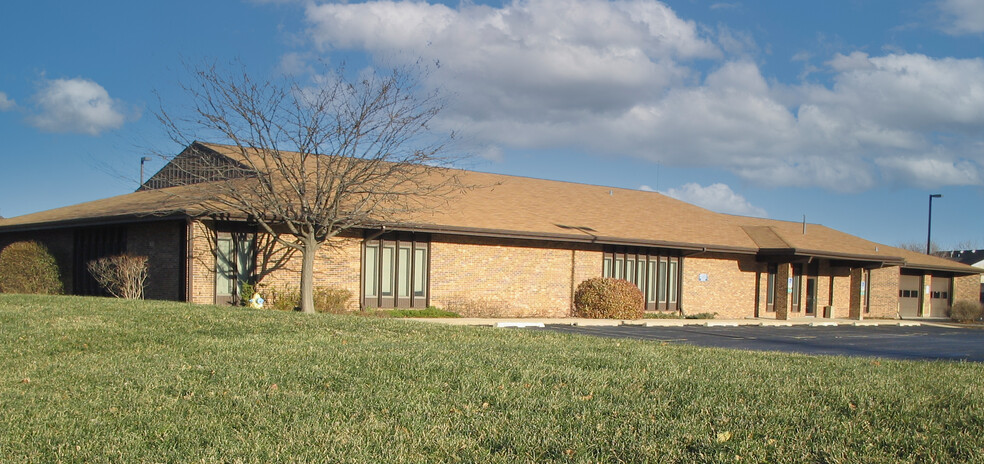 Primary Photo Of 401 W Sullivan Dr, Vernon Hills Office For Sale