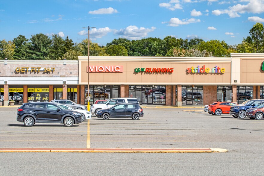 More Photos Of 2755 W Market St, Fairlawn Unknown For Lease