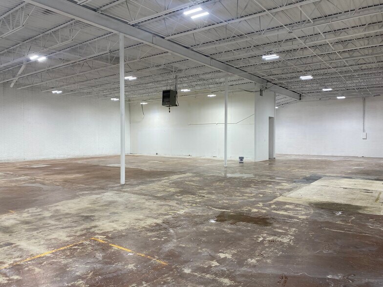More Photos Of 10734-10742 Colewood Ln, Dallas Warehouse For Lease