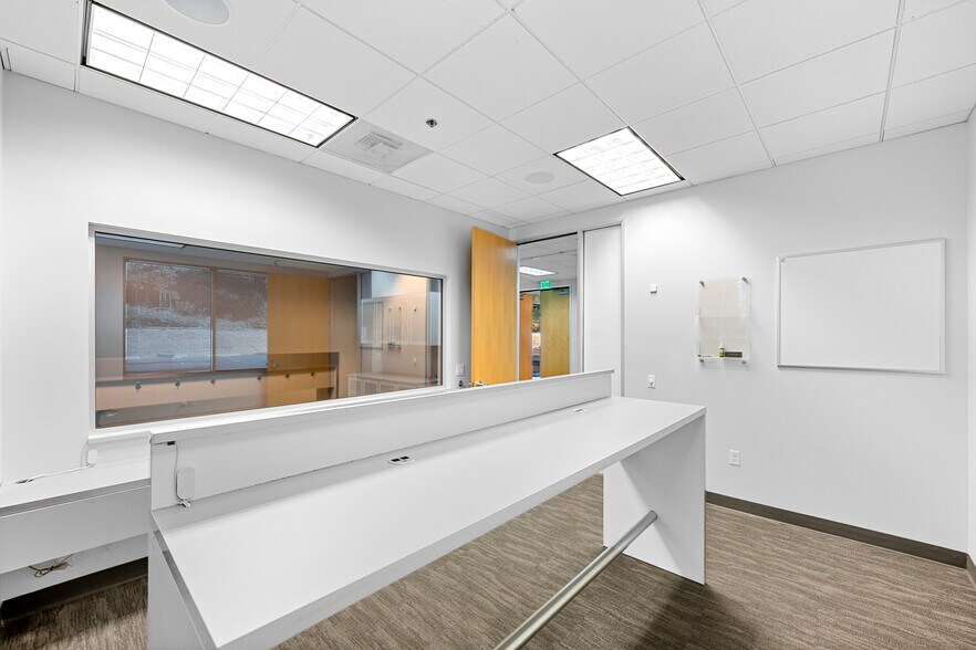 More Photos Of 2036 Corte Del Nogal, Carlsbad Office For Sale