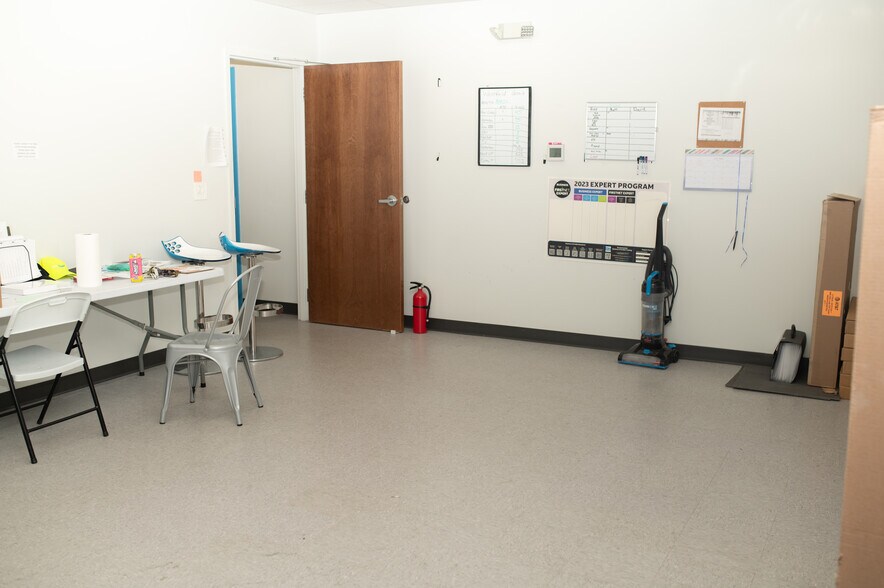 More Photos Of 637-705 E State Road 32, Westfield Storefront For Sale