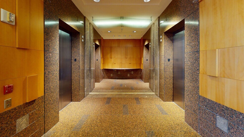 More Photos Of 10 E Doty St, Madison Office For Lease