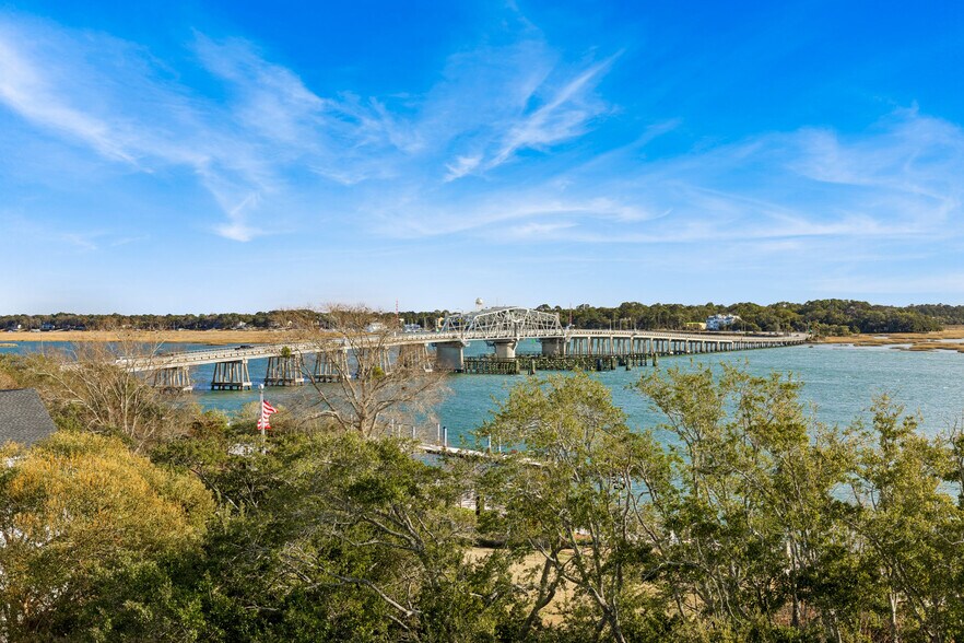More Photos Of 916 Bay St, Beaufort Office For Sale