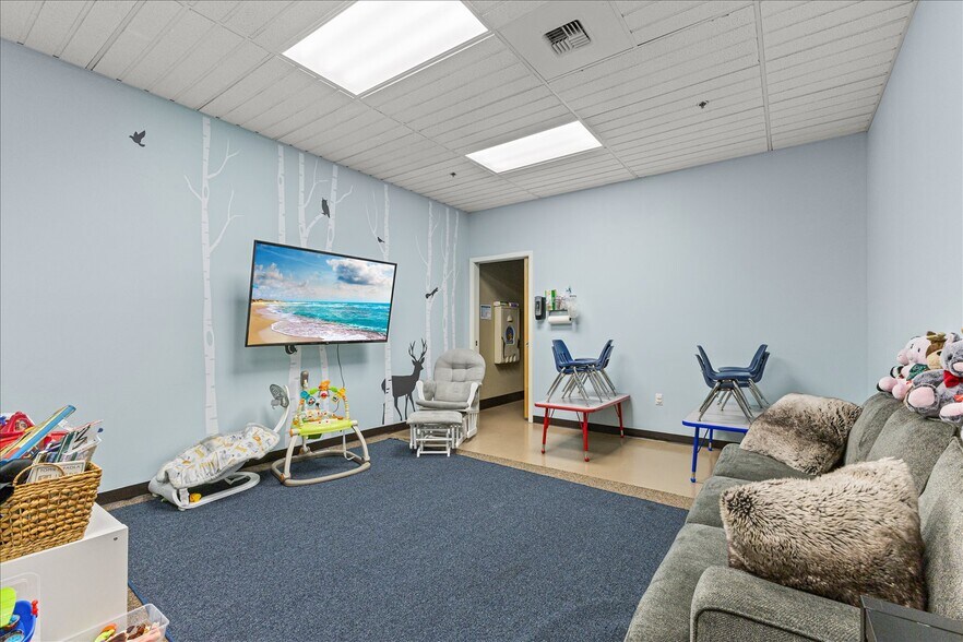 More Photos Of 18824 Smokey Point Blvd, Arlington Warehouse For Sale
