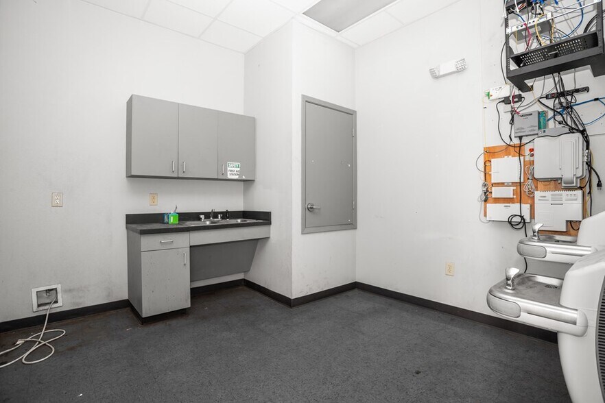 More Photos Of 2500 N Medford Dr, Lufkin Warehouse For Sale