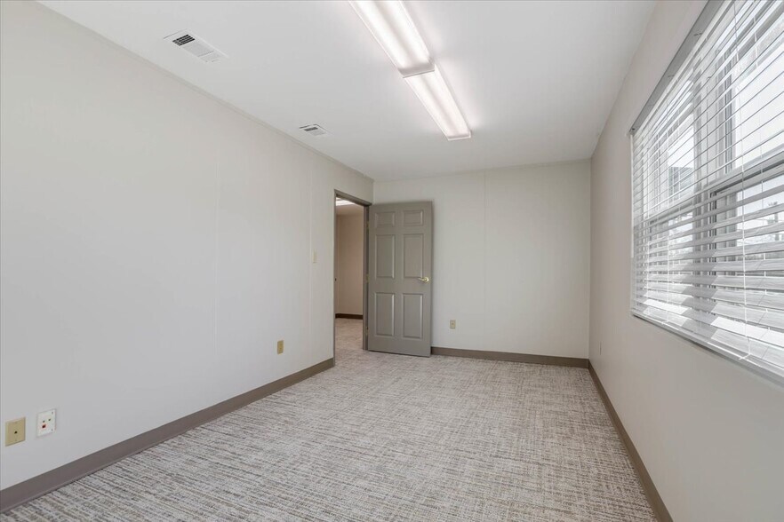 More Photos Of 1310 Thomasville Rd, Tallahassee Office For Sale