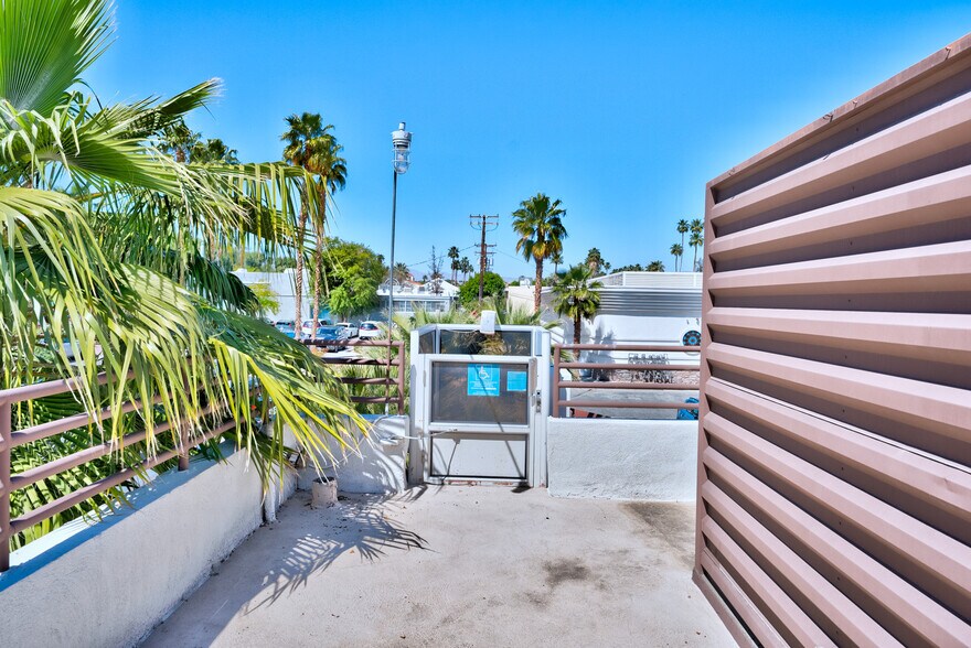 More Photos Of 369 N Palm Canyon Dr, Palm Springs Restaurant For Lease