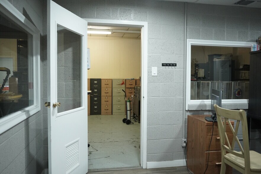 More Photos Of 215 N Main Ave, Big Lake Flex For Sale