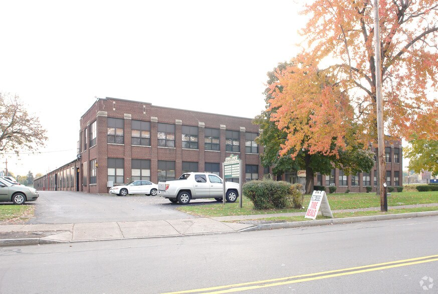 More Photos Of Bastian St, Rochester Light Distribution For Lease