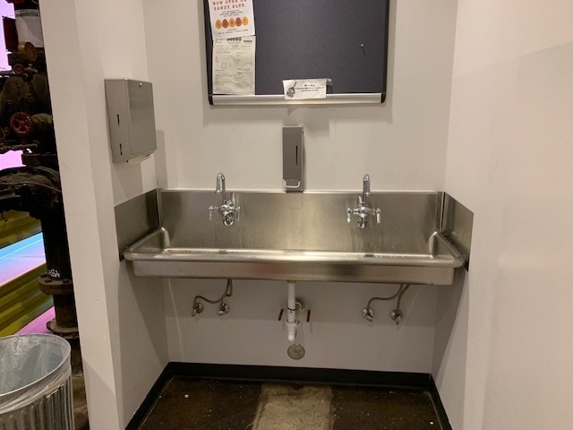 More Photos Of 2117 NE Oregon St, Portland Showroom For Lease