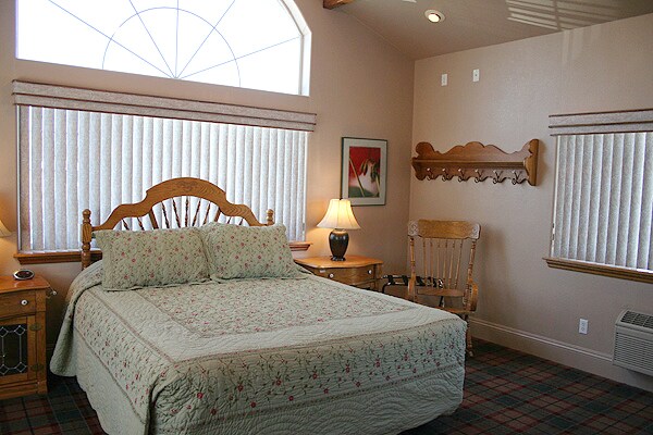 More Photos Of 88 S Weed Blvd, Weed Hotel For Sale