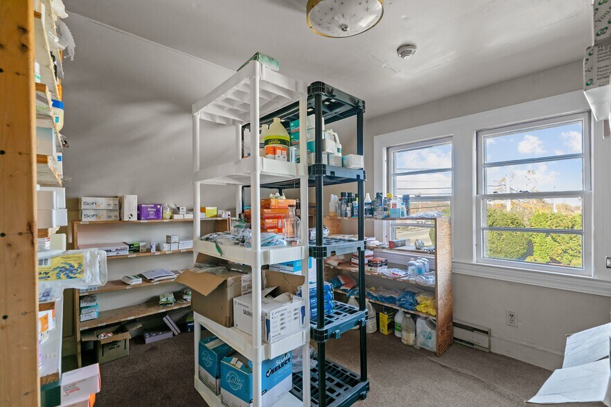 More Photos Of 74 Valley Rd, Middletown Office For Sale