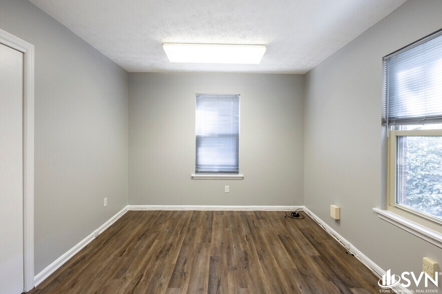 More Photos Of 261 Regency Cir, Lexington Office For Lease