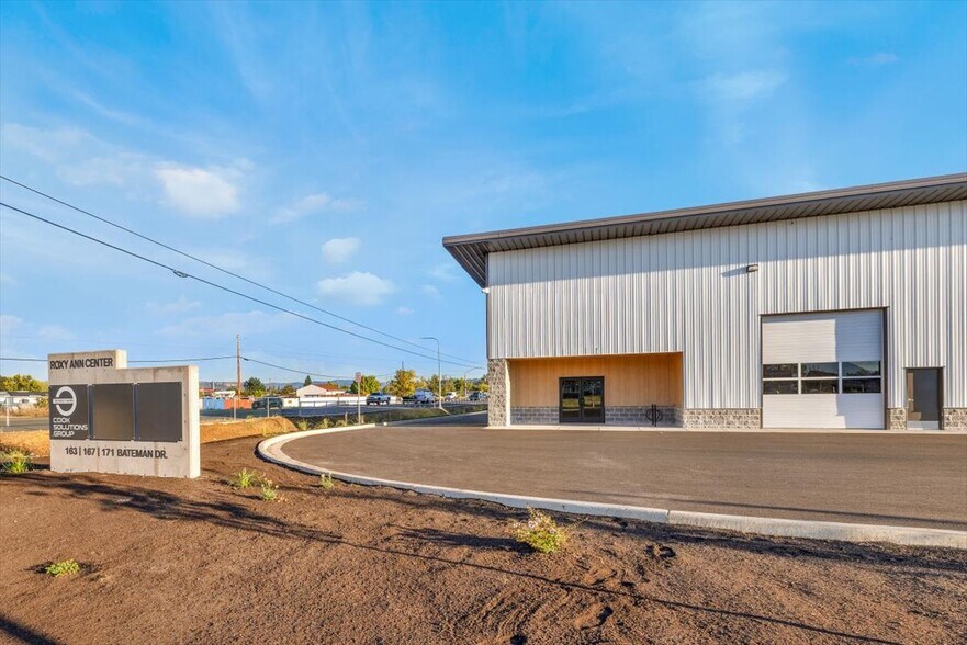 More Photos Of 167 Bateman Dr, Medford Light Manufacturing For Lease