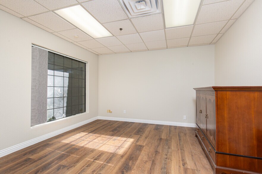 More Photos Of 2881 S Valley View Blvd, Las Vegas Office Residential For Lease