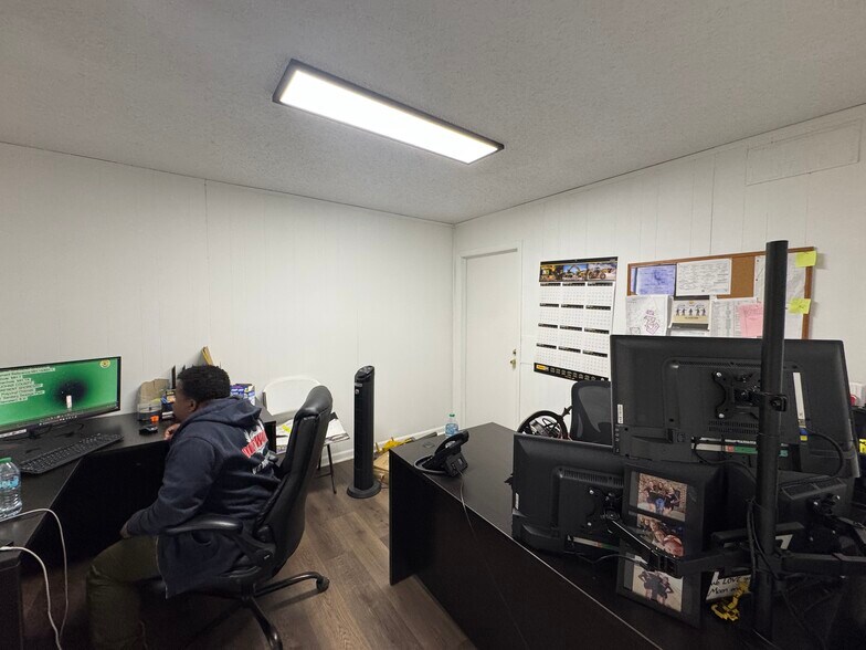 More Photos Of 205 Edgar St, Atlantic Beach Warehouse For Lease
