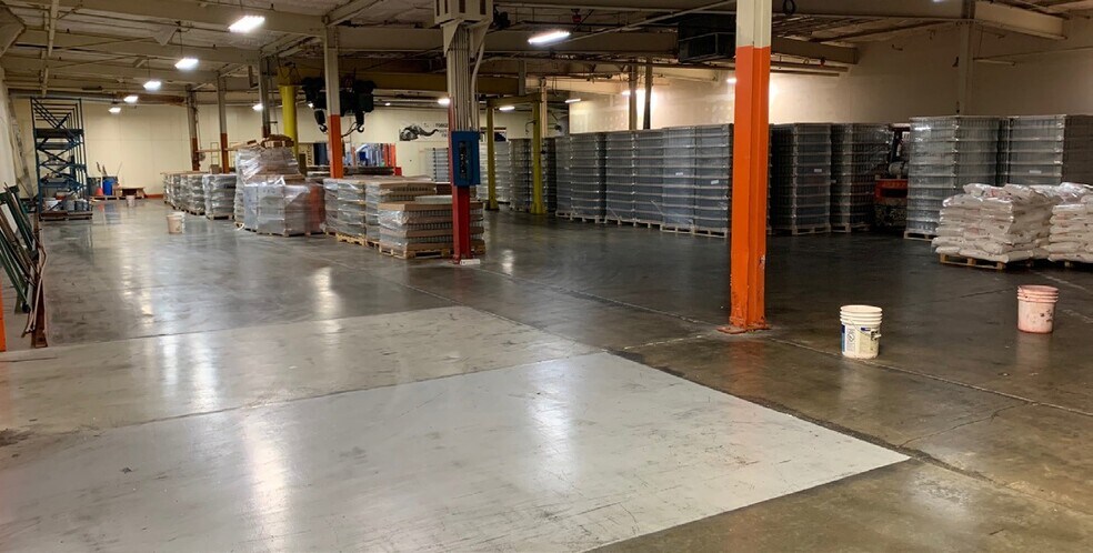 More Photos Of 110 Erie St, Pomona Manufacturing For Lease