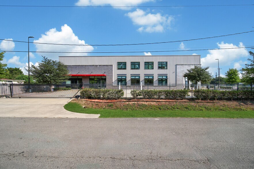 More Photos Of 5939 Albert Dr, Humble Light Distribution For Sale