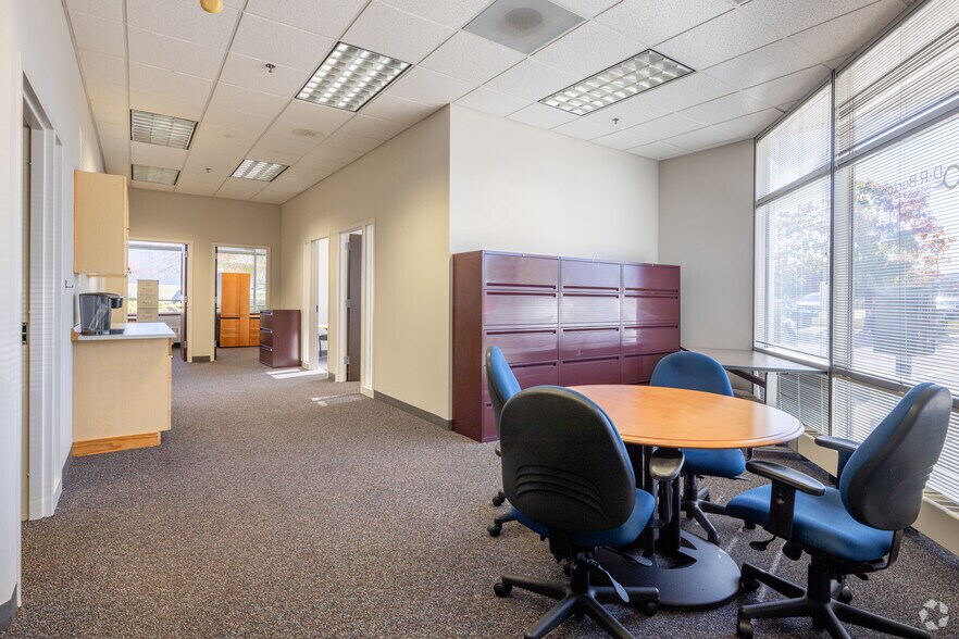 More Photos Of 1391 Corporate Dr, Mchenry Office For Sale