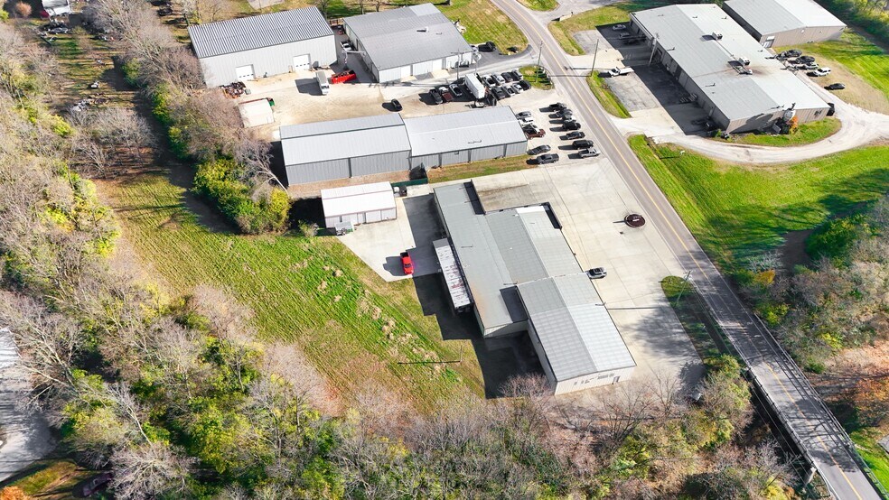 More Photos Of 200 Industry Dr, Carlisle Warehouse For Lease