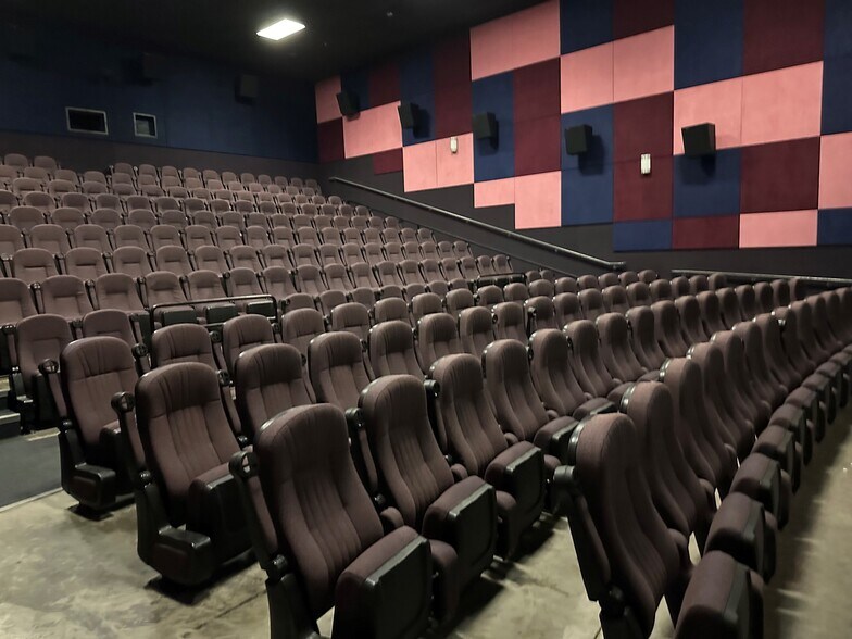 More Photos Of 1085 SE Bishop Blvd, Pullman Specialty For Sale