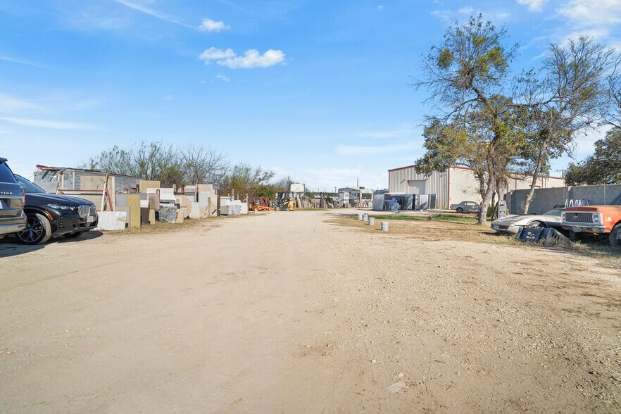 More Photos Of 18230 Bracken Dr, San Antonio Industrial For Sale