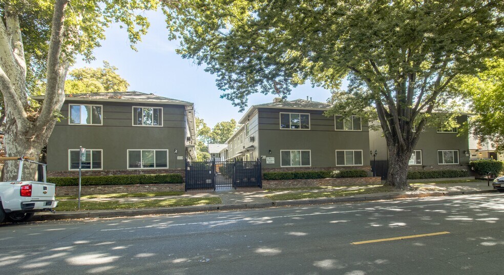 More Photos Of 2811 F St, Sacramento Apartments For Sale