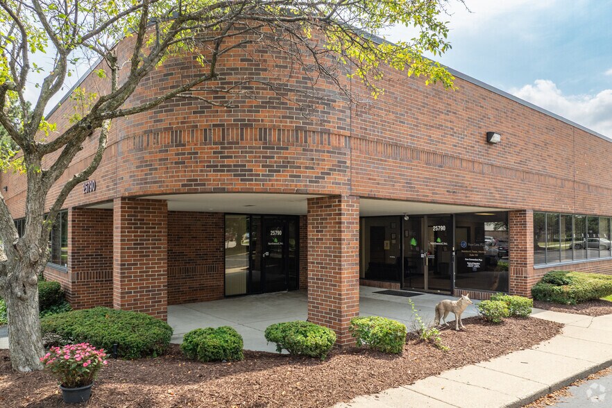 More Photos Of 25780-25790 Commerce Dr, Madison Heights Office For Sale