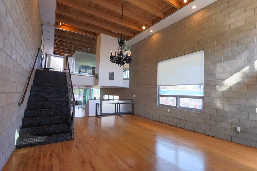 More Photos Of 6615-6621 Melrose Ave, Los Angeles Loft Creative Space For Sale