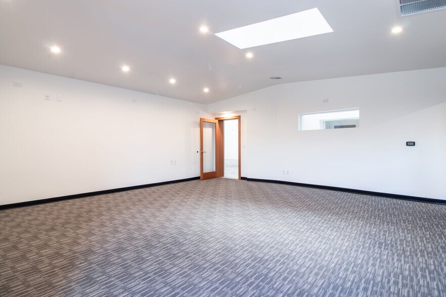 More Photos Of 1648 10th St, Santa Monica Loft Creative Space For Sale