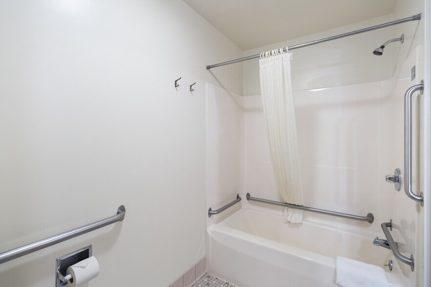 More Photos Of 4712 220th Trl, Amana Hotel For Sale