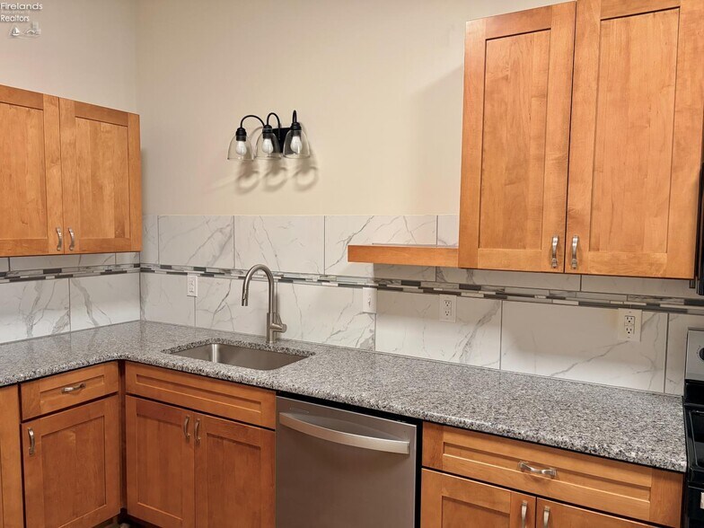 More Photos Of 110 Railroad St, Clyde Restaurant For Sale