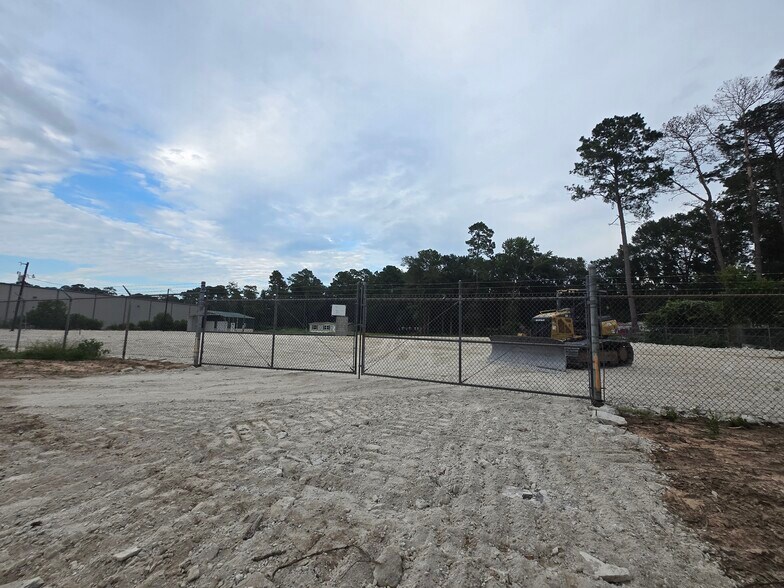 More Photos Of 12211 Carriage Ln, Conroe Land For Lease